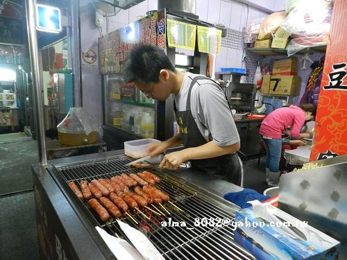 古早味麵茶杏仁茶,平溪,平溪故事香腸,油條,香腸