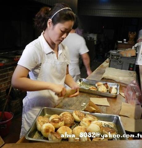 宋記胡椒餅,尾豆花店,淡水小吃,淡水老街,炭錢胡椒餅,胡椒餅,阿三哥小酥餅,黑殿飯店