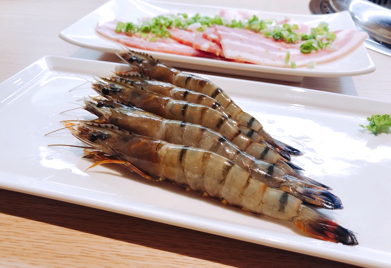 【桃園 燒肉道】平板點餐、軌道送餐、不收服務費的燒肉店。最便宜一道肉品60元起!!!