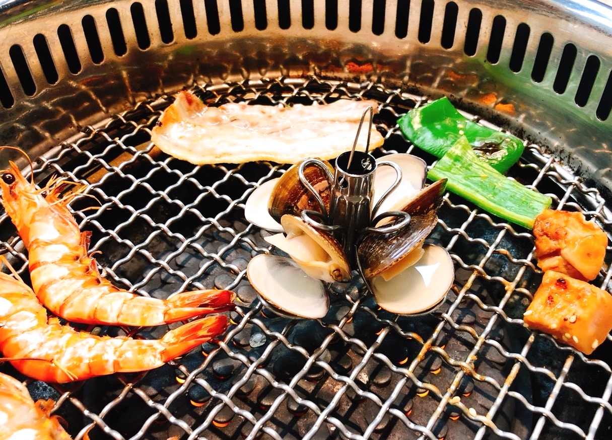 【桃園 燒肉道】平板點餐、軌道送餐、不收服務費的燒肉店。最便宜一道肉品60元起!!!