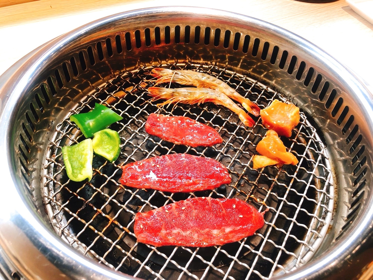 【桃園 燒肉道】平板點餐、軌道送餐、不收服務費的燒肉店。最便宜一道肉品60元起!!!