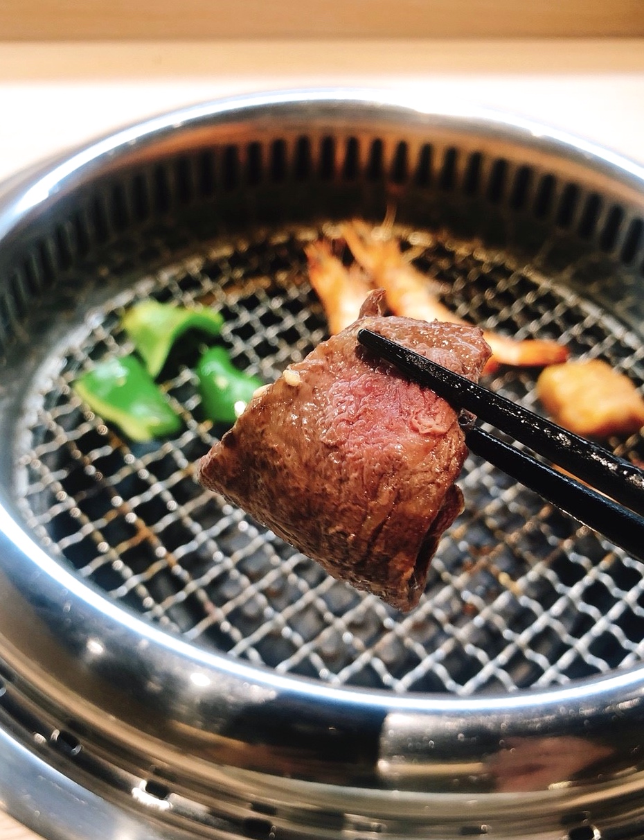 【桃園 燒肉道】平板點餐、軌道送餐、不收服務費的燒肉店。最便宜一道肉品60元起!!!