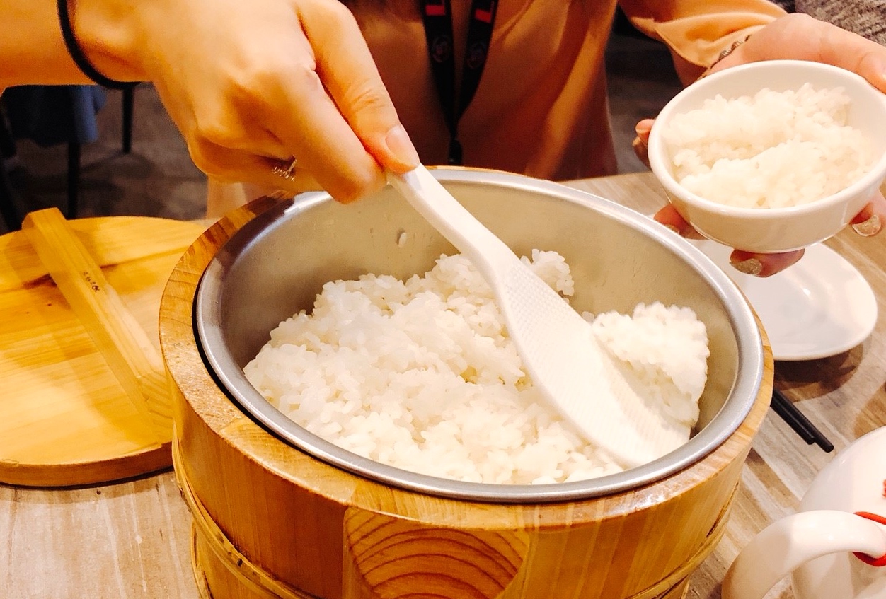 【桃園 老油條】中粵式風味小館。招牌菜“老油條”外酥內軟Q超下飯！道道色香味俱全