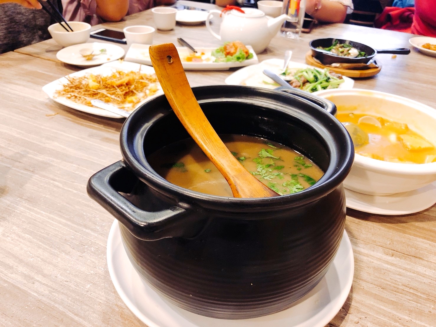 【桃園 老油條】中粵式風味小館。招牌菜“老油條”外酥內軟Q超下飯！道道色香味俱全