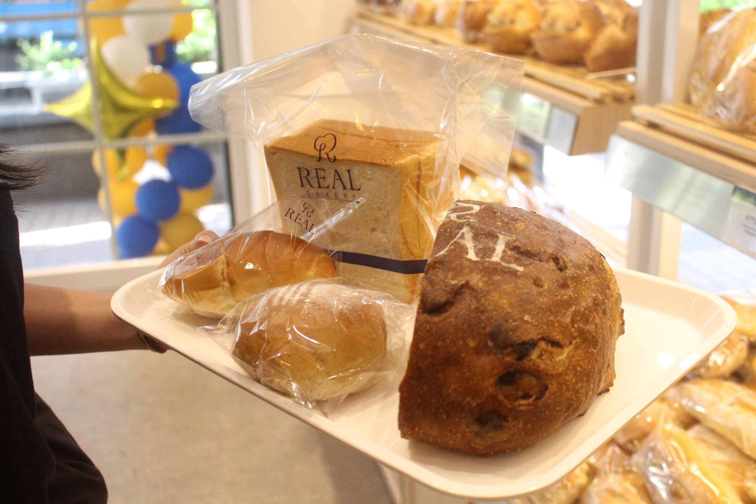 【桃園 REAL真?CAFé?BREAD】新型態麵包時尚店。鎮店之寶「酒釀桂圓」歐式麵包超美味！