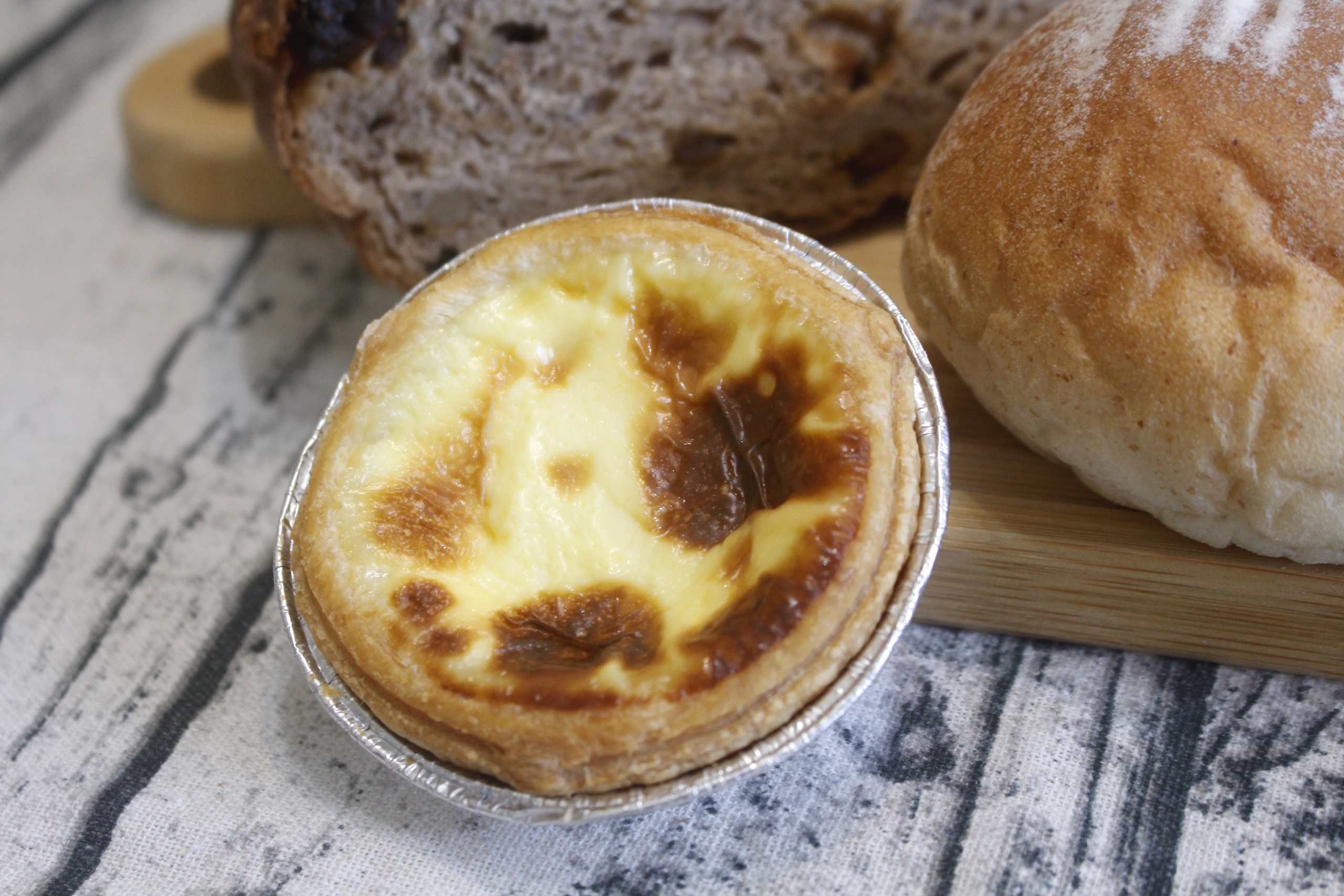 【桃園 REAL真?CAFé?BREAD】新型態麵包時尚店。鎮店之寶「酒釀桂圓」歐式麵包超美味！