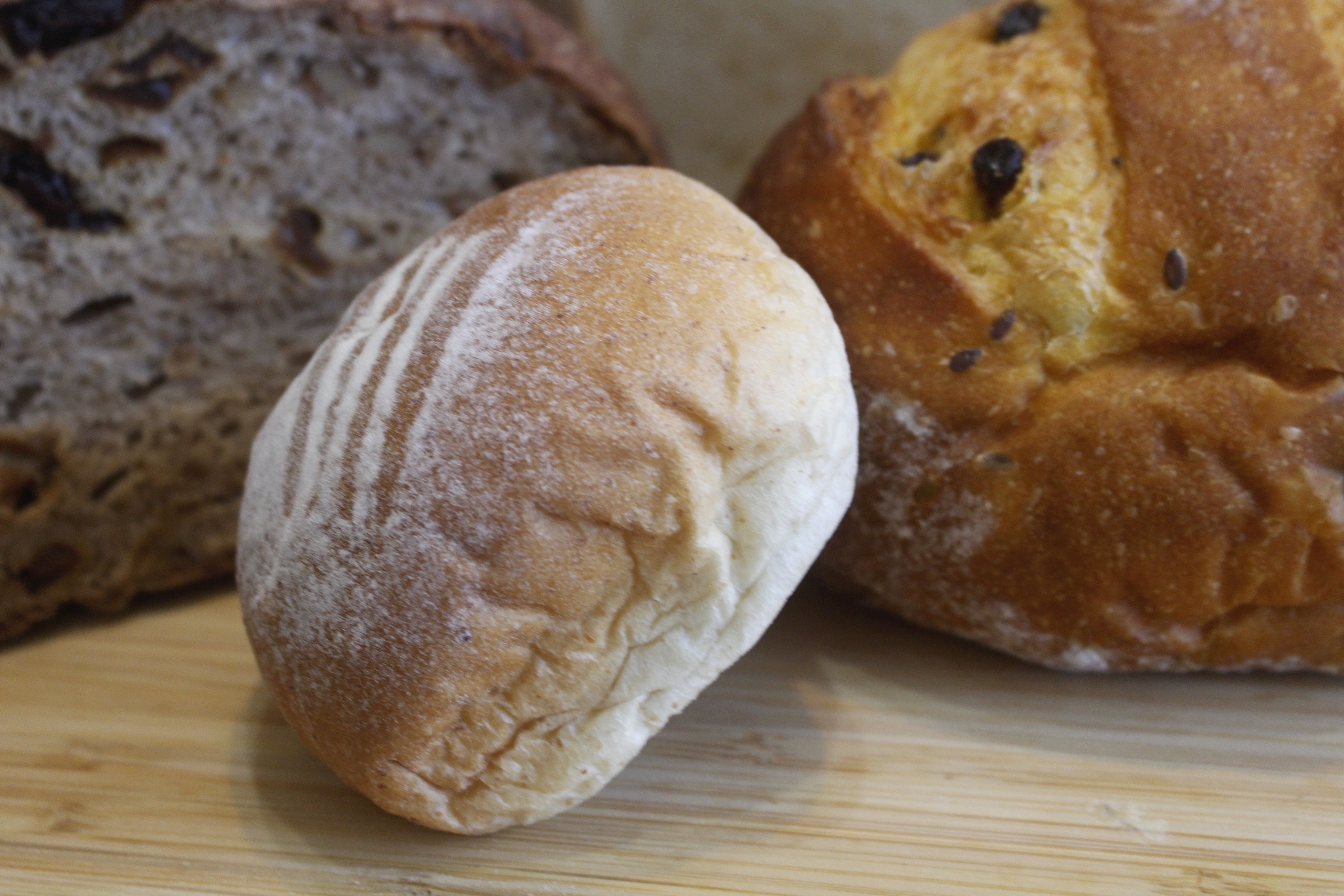 【桃園 REAL真?CAFé?BREAD】新型態麵包時尚店。鎮店之寶「酒釀桂圓」歐式麵包超美味！