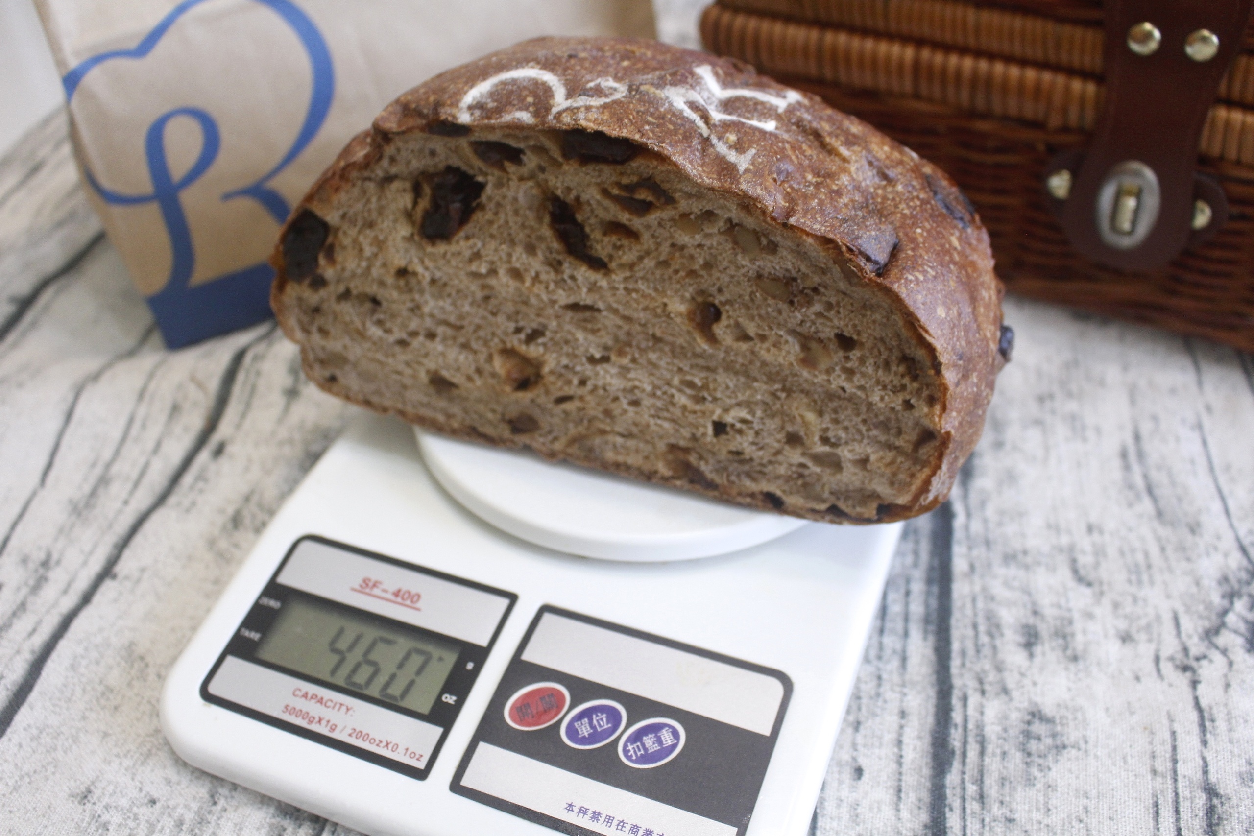 【桃園 REAL真?CAFé?BREAD】新型態麵包時尚店。鎮店之寶「酒釀桂圓」歐式麵包超美味！