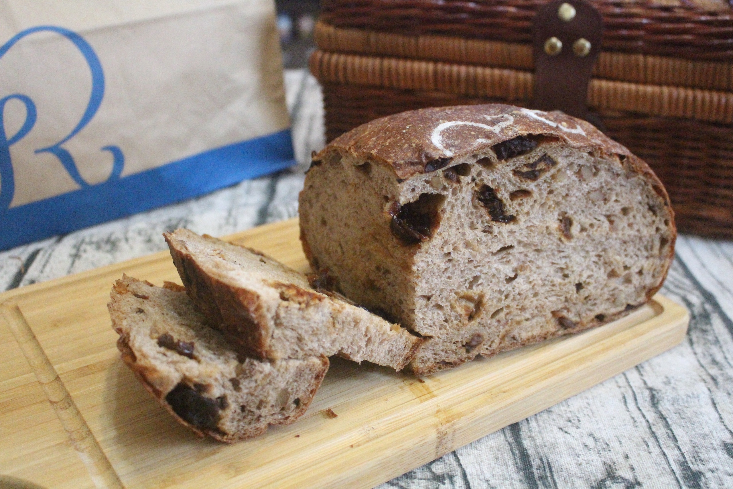 【桃園 REAL真?CAFé?BREAD】新型態麵包時尚店。鎮店之寶「酒釀桂圓」歐式麵包超美味！