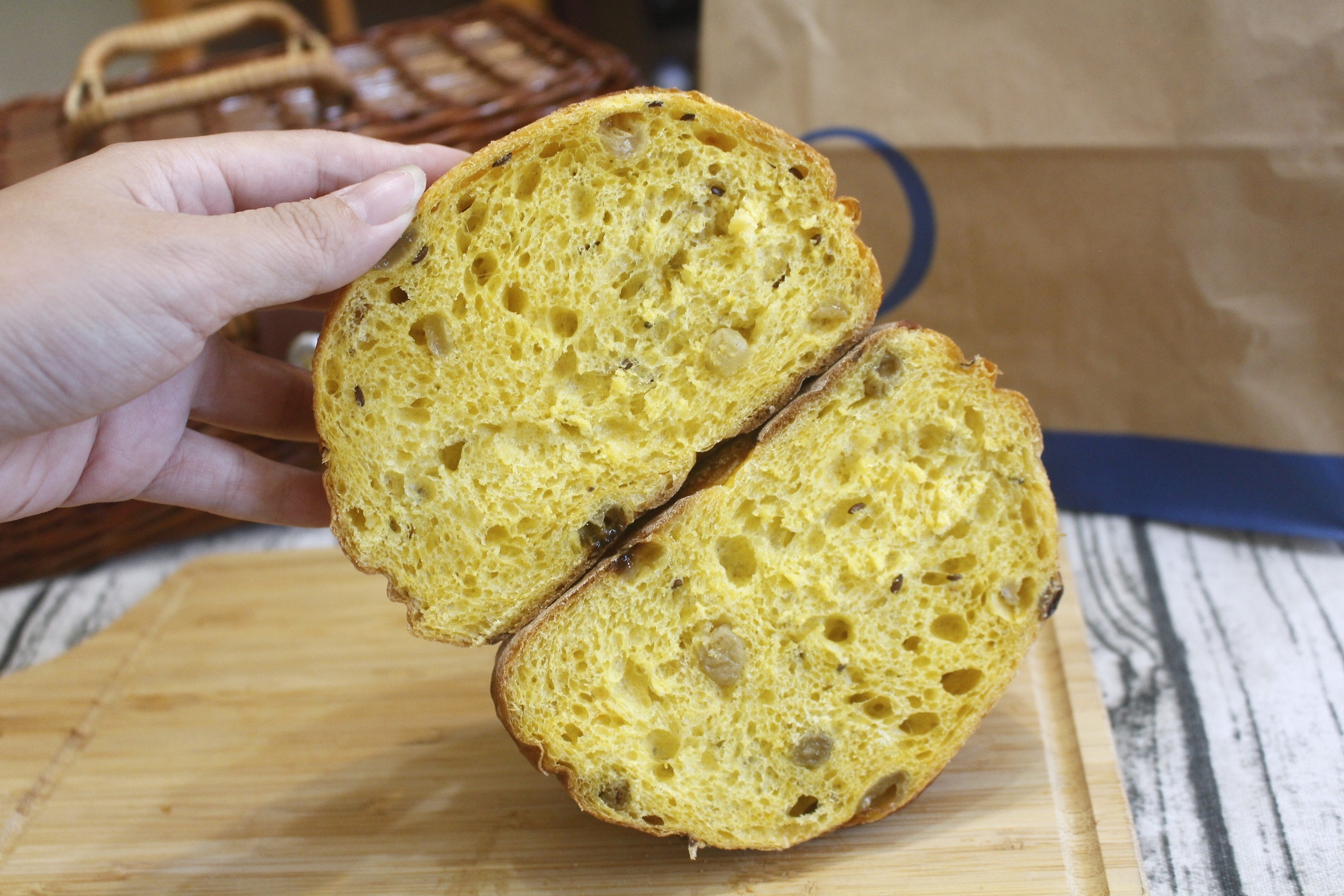 【桃園 REAL真?CAFé?BREAD】新型態麵包時尚店。鎮店之寶「酒釀桂圓」歐式麵包超美味！