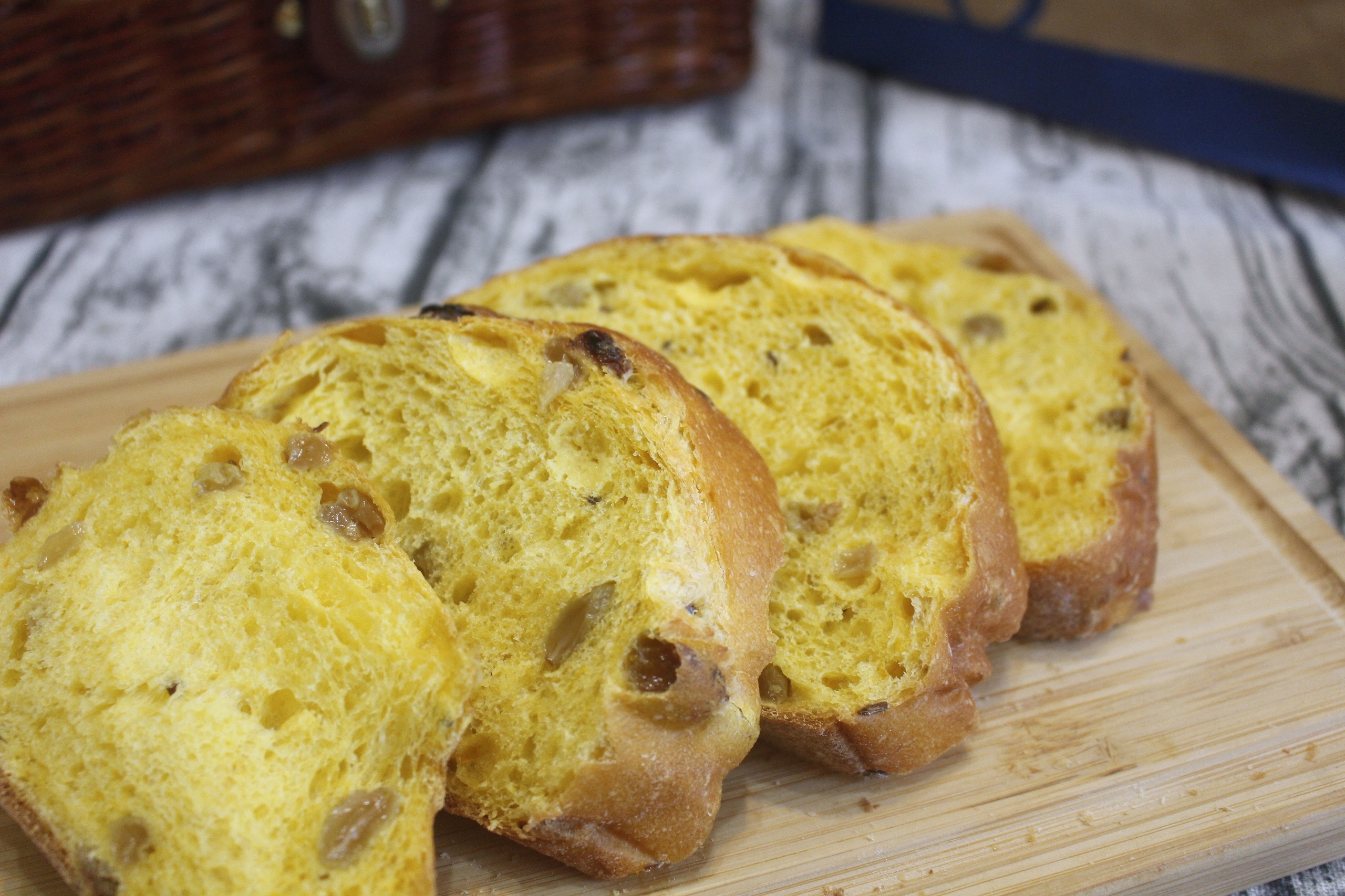 【桃園 REAL真?CAFé?BREAD】新型態麵包時尚店。鎮店之寶「酒釀桂圓」歐式麵包超美味！