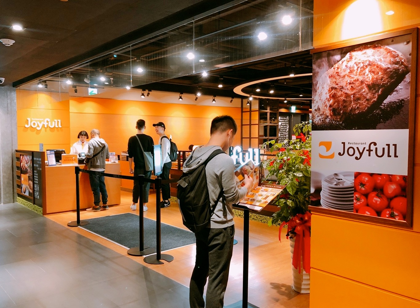 【桃園 Joyfull】日本前三大家庭餐廳「主餐99元起」。統領廣場也吃得到！