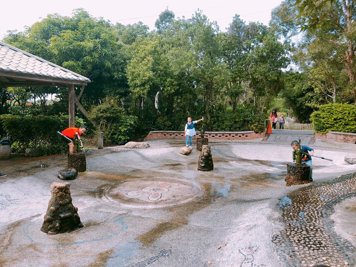 桃園景點,桃園農場,活力健康農場,玩水,蓋窯,親子,農場,餐廳,餵食,體驗生態農場