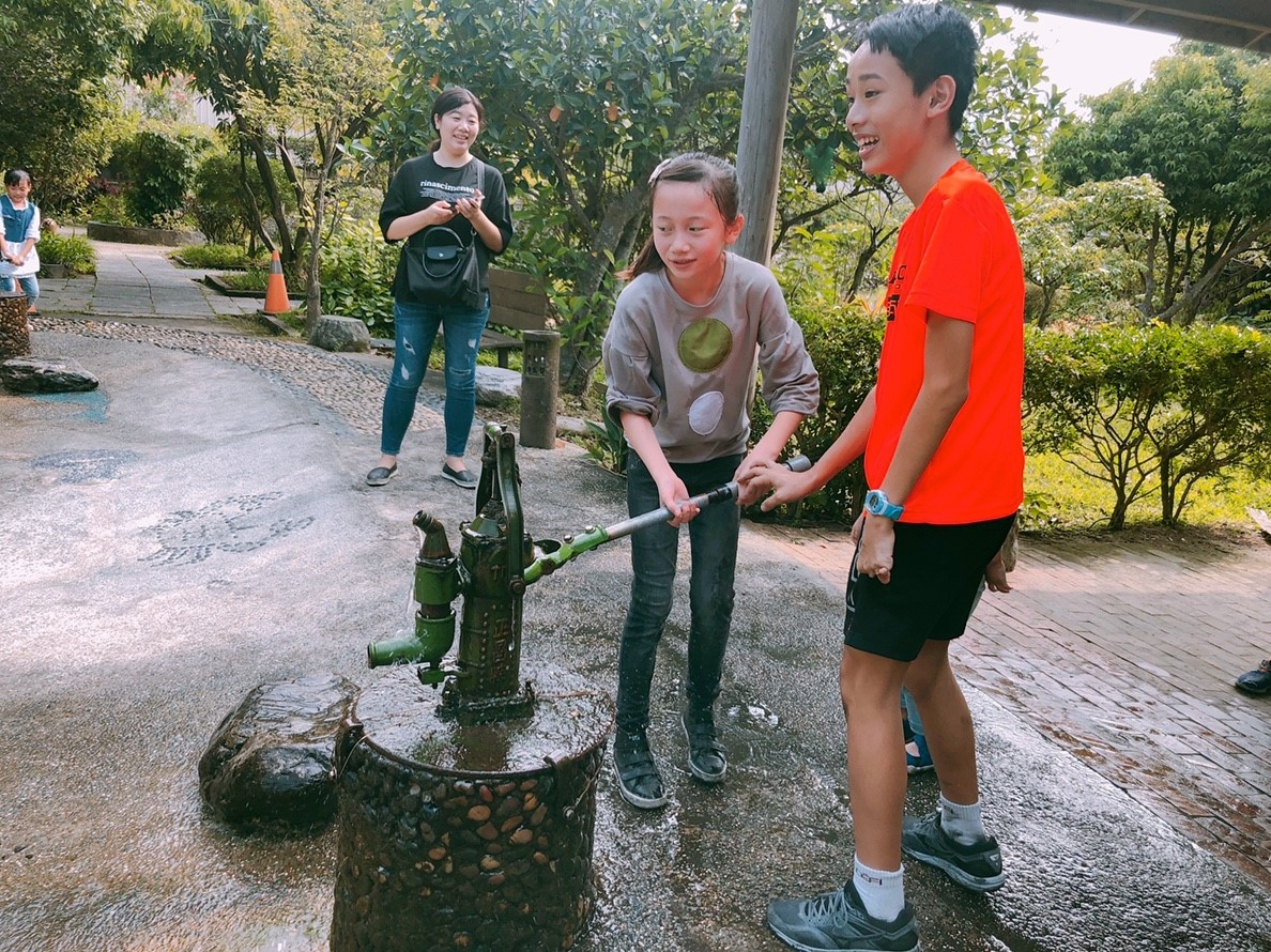 桃園景點,桃園農場,活力健康農場,玩水,蓋窯,親子,農場,餐廳,餵食,體驗生態農場