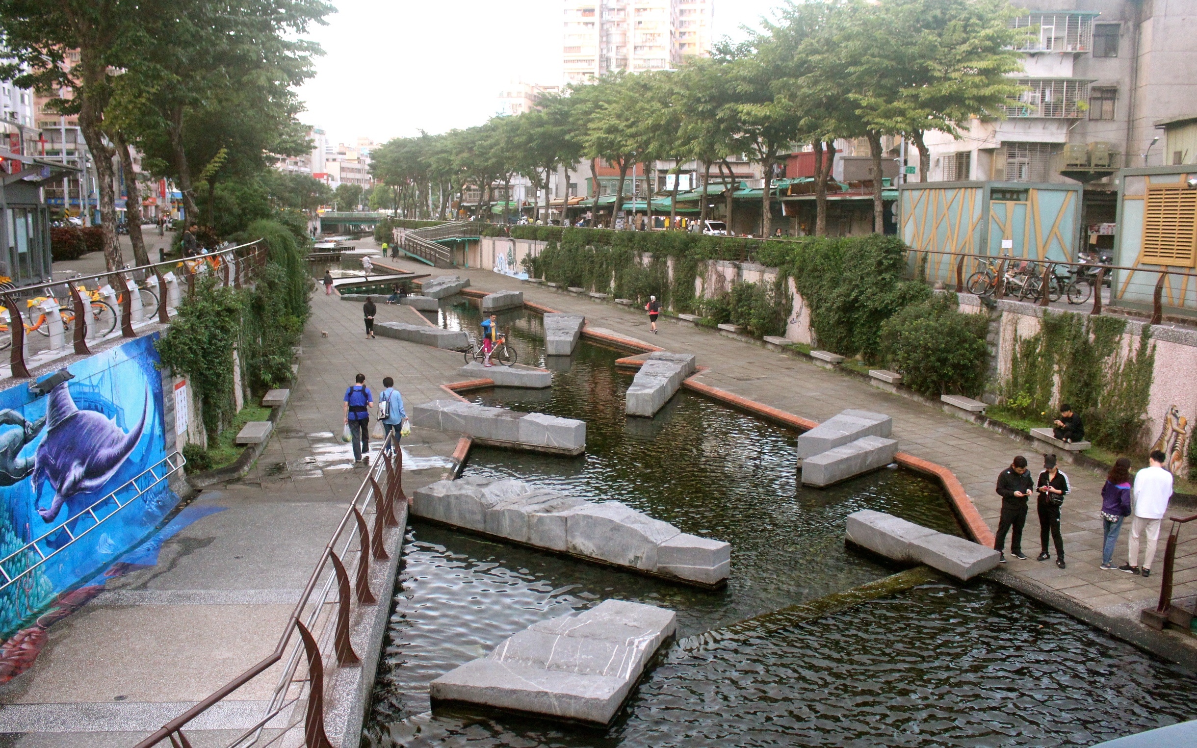 【新北 中港大排】2018拍照熱門點。彩繪水道廊、彩虹橋、積木步道&3D彩繪牆