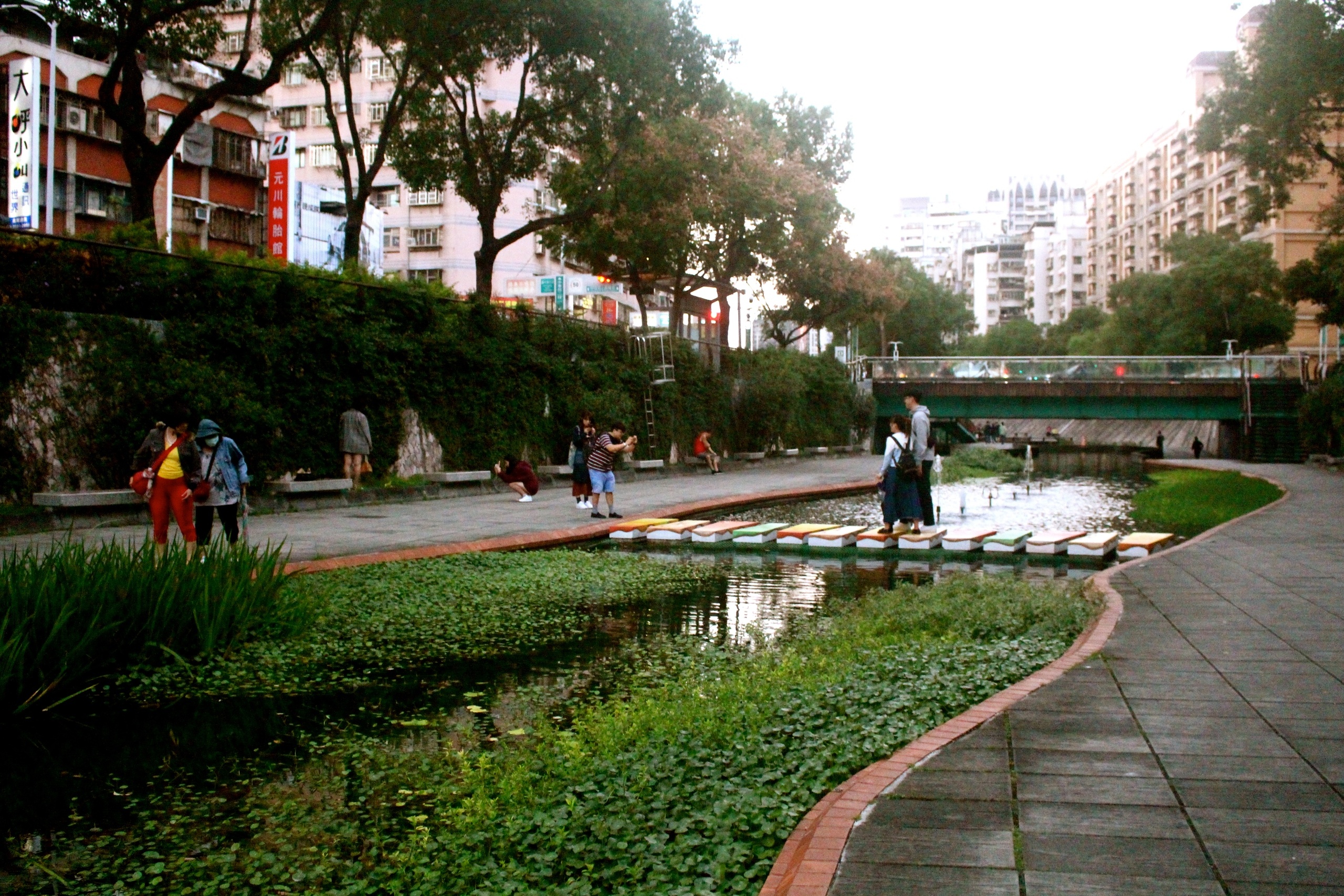 【新北 中港大排】2018拍照熱門點。彩繪水道廊、彩虹橋、積木步道&3D彩繪牆