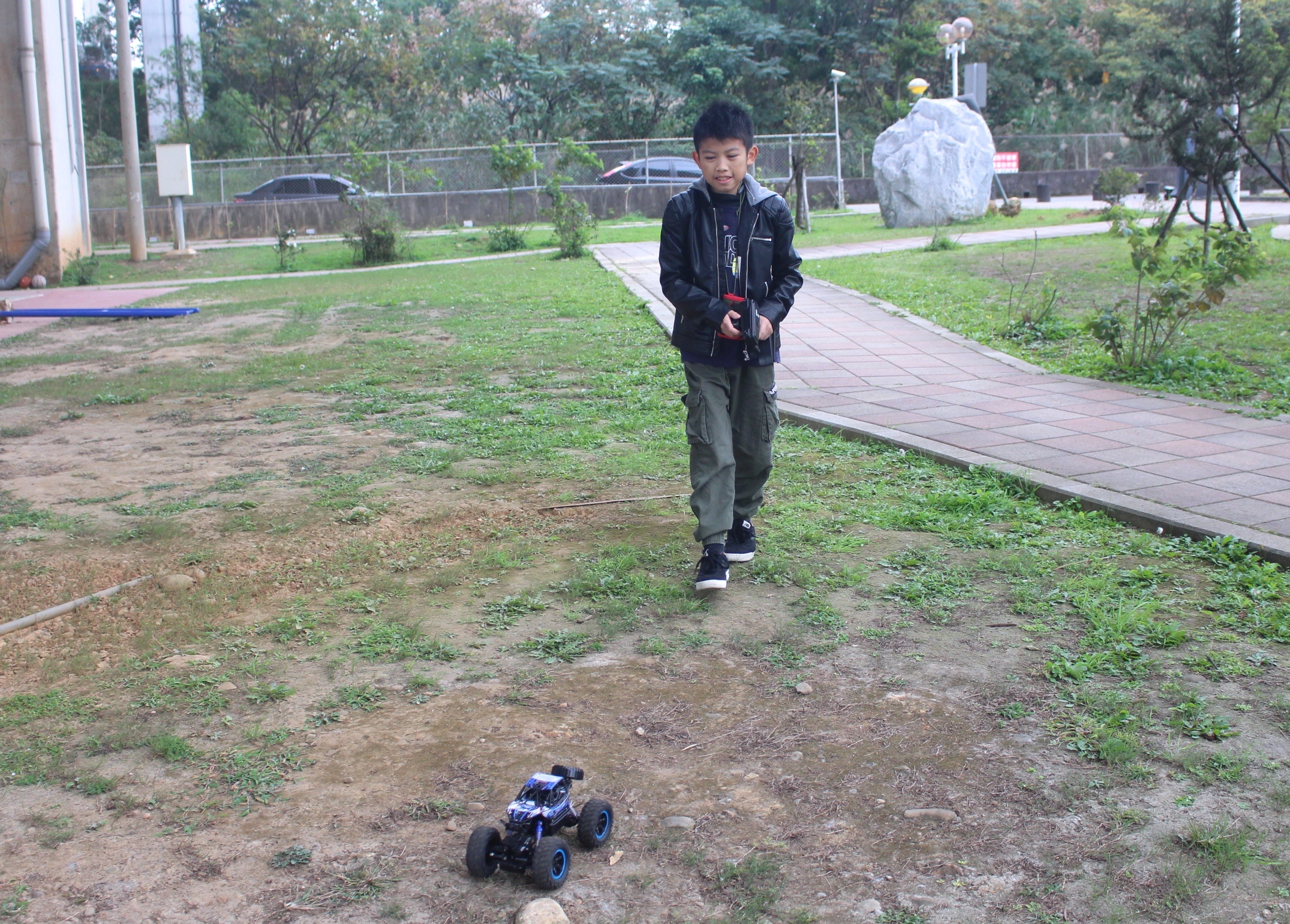 【桃園 遙控越野賽車場】平鎮運動公園旁。玩家級「紅土軟式越野跑道」跑一圈285公尺