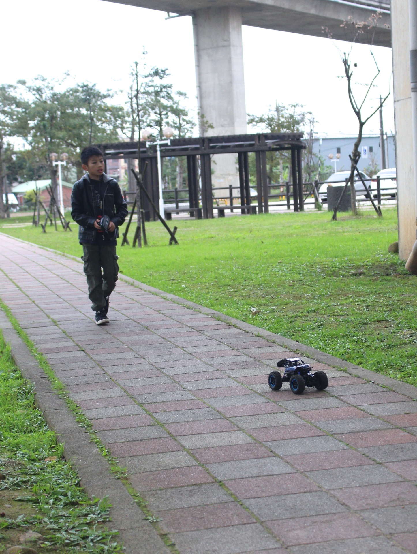 【桃園 遙控越野賽車場】平鎮運動公園旁。玩家級「紅土軟式越野跑道」跑一圈285公尺