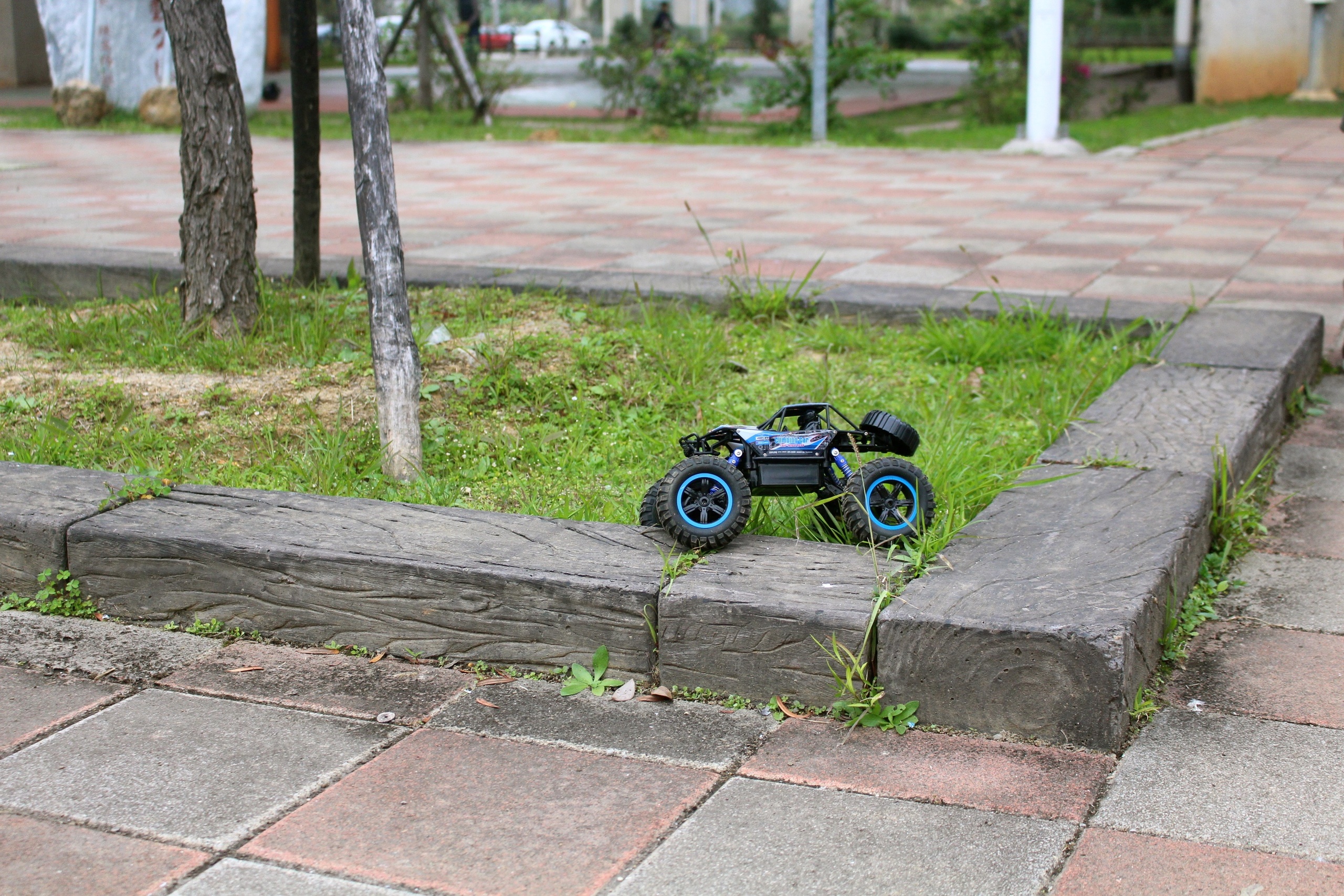 【桃園 遙控越野賽車場】平鎮運動公園旁。玩家級「紅土軟式越野跑道」跑一圈285公尺