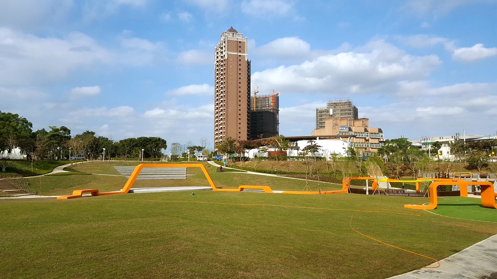 【桃園 風(fēng)禾公園】中路特區(qū)防災(zāi)公園。驚見(jiàn)！全桃園最長(zhǎng)50米滾輪溜滑梯