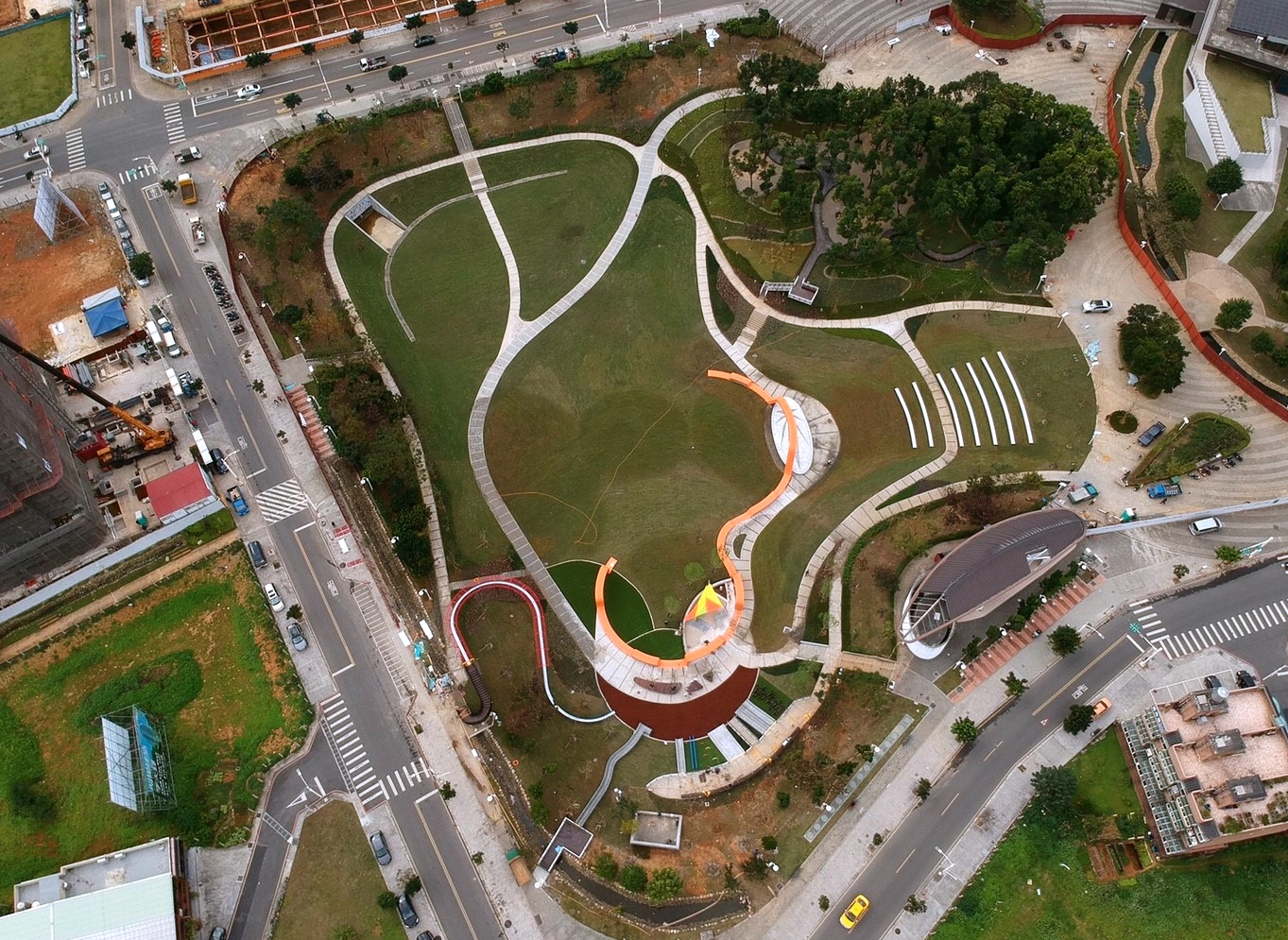 【桃園 風(fēng)禾公園】中路特區(qū)防災(zāi)公園。驚見(jiàn)！全桃園最長(zhǎng)50米滾輪溜滑梯