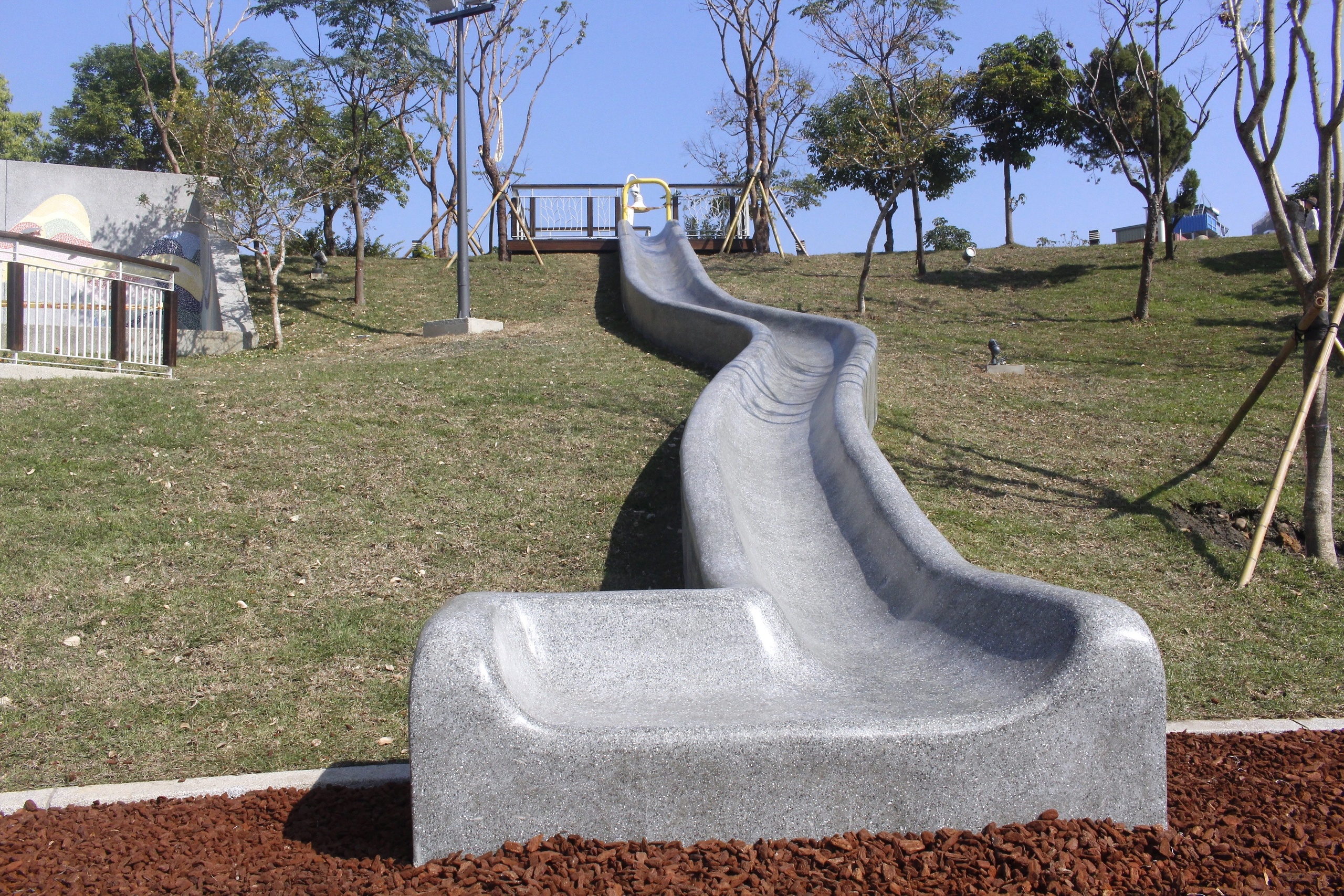 【桃園 風(fēng)禾公園】中路特區(qū)防災(zāi)公園。驚見(jiàn)！全桃園最長(zhǎng)50米滾輪溜滑梯