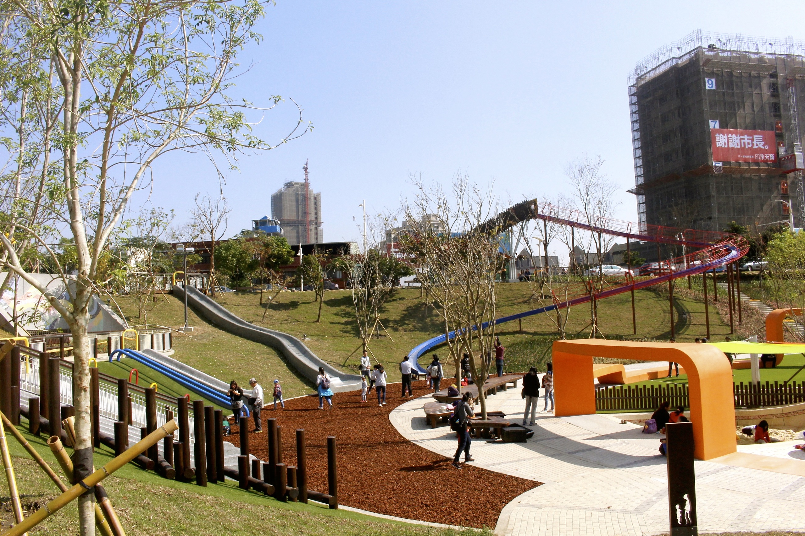 【桃園 風(fēng)禾公園】中路特區(qū)防災(zāi)公園。驚見(jiàn)！全桃園最長(zhǎng)50米滾輪溜滑梯