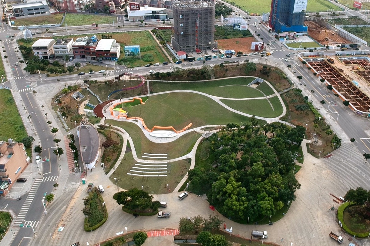 【桃園 風(fēng)禾公園】中路特區(qū)防災(zāi)公園。驚見(jiàn)！全桃園最長(zhǎng)50米滾輪溜滑梯