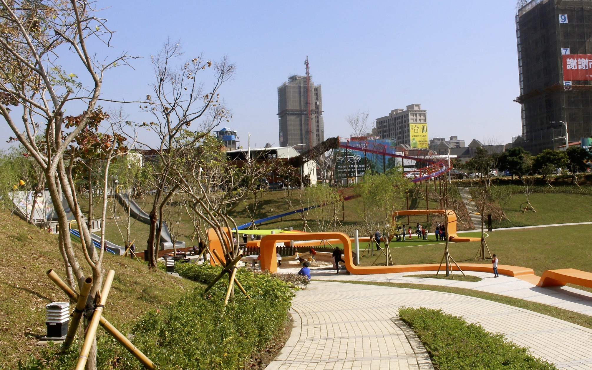 【桃園 風(fēng)禾公園】中路特區(qū)防災(zāi)公園。驚見(jiàn)！全桃園最長(zhǎng)50米滾輪溜滑梯