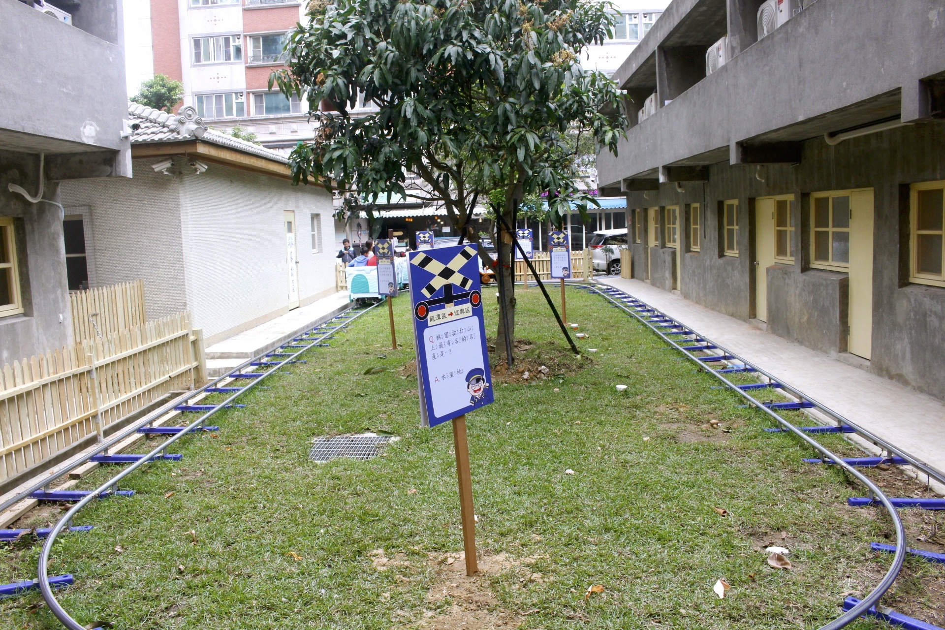 【桃園 南崁兒童藝術村】老宿舍翻新4/4試營運。連假有手作市集、沙坑小火車、彩繪牆面