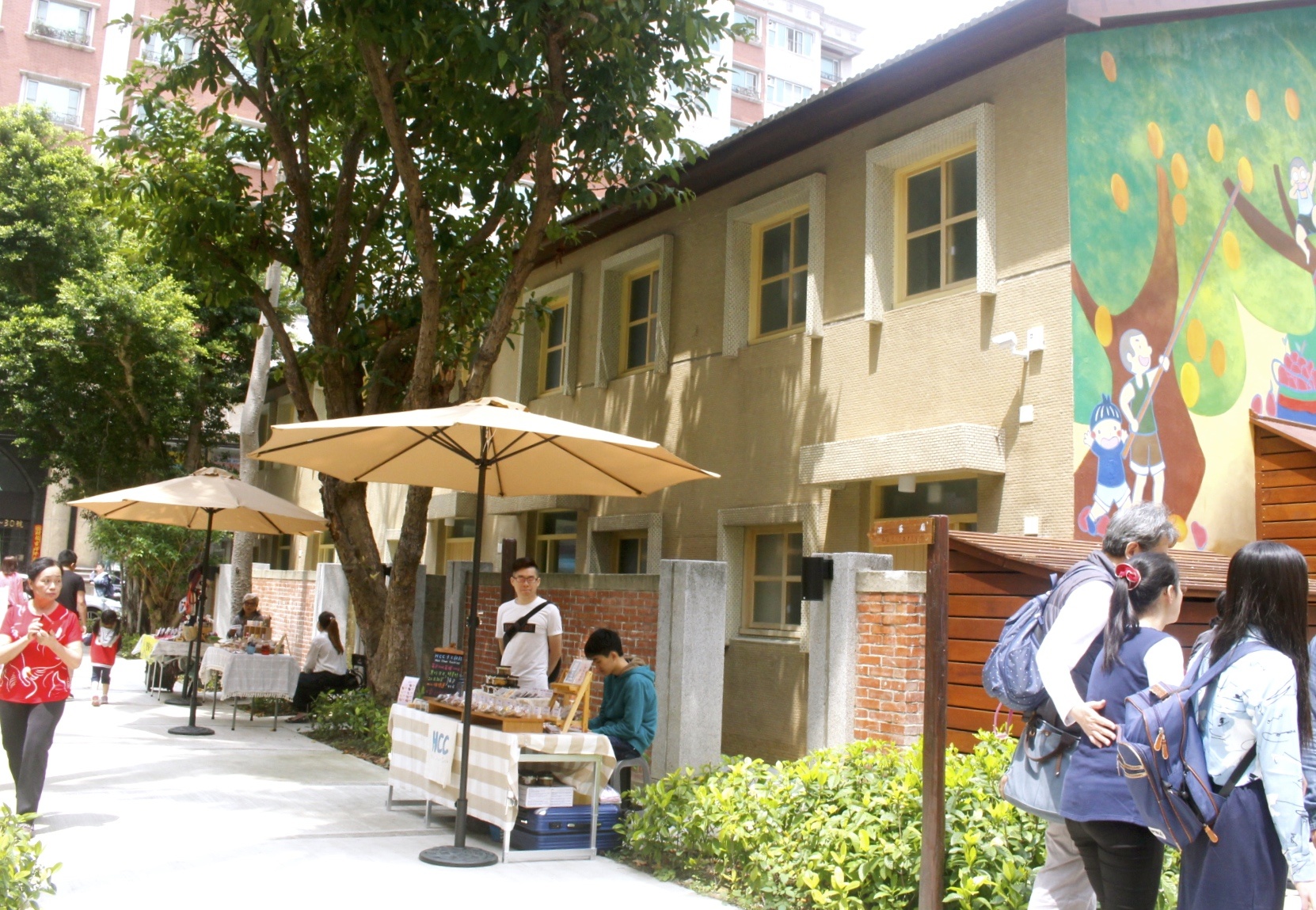 【桃園 南崁兒童藝術村】老宿舍翻新4/4試營運。連假有手作市集、沙坑小火車、彩繪牆面