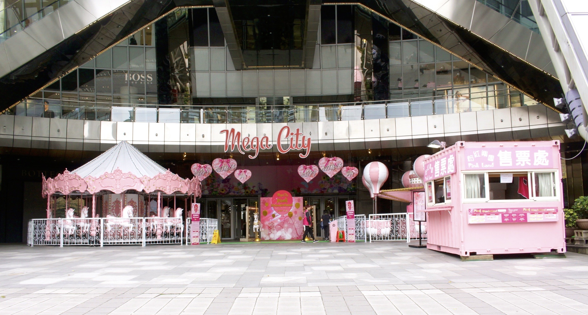 【新北 粉紅嘉年華 Pink Wonderland】遠百Mega City3/15-5/14。少女心噴發的粉紅樂園