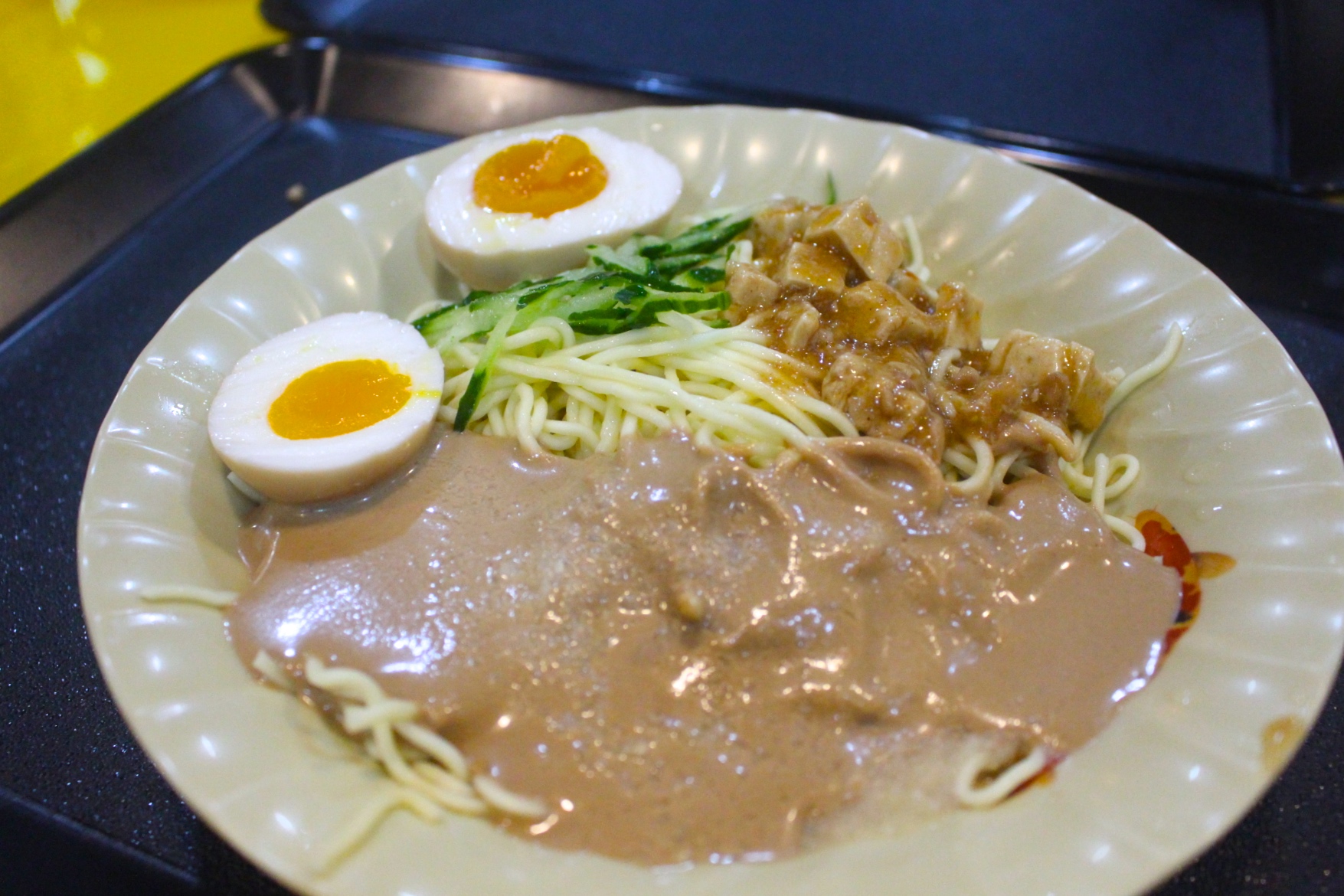 【臺北 玖二涼麵】繞一圈饒河不吃夜市名店。招牌涼麵“麻醬＋臺式炸醬”蹦出新風(fēng)味