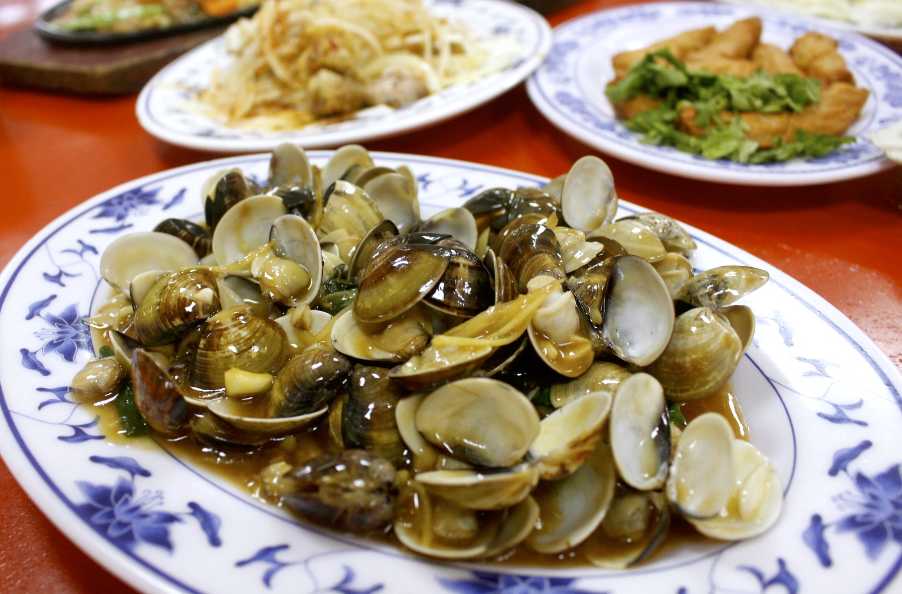 【宜蘭 高僑餐飲】100元大份量熱炒還能吃到生魚片？白飯無限供應(yīng)、附設(shè)停車場