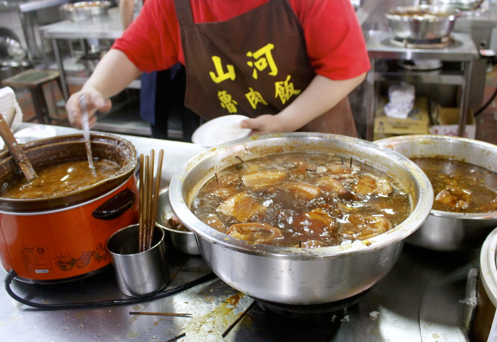 山河魯肉飯,滷肉飯,控肉飯,臺中美食,市場美食,第二市場美食,臺中第二場,麻薏湯,滷肉飯,魯肉飯,臺灣小吃,