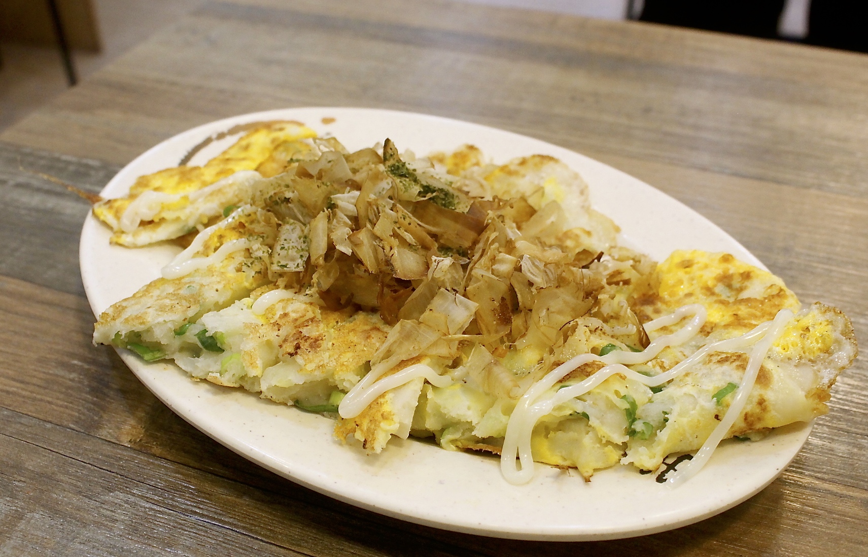 【桃園 京佬杯老蛋餅】傳承臺中太平30年的好滋味。古早味粉漿蛋餅想加什麼配料自己選！