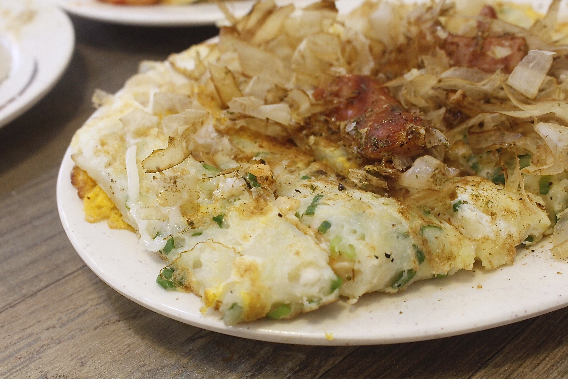 【桃園 京佬杯老蛋餅】傳承臺中太平30年的好滋味。古早味粉漿蛋餅想加什麼配料自己選！