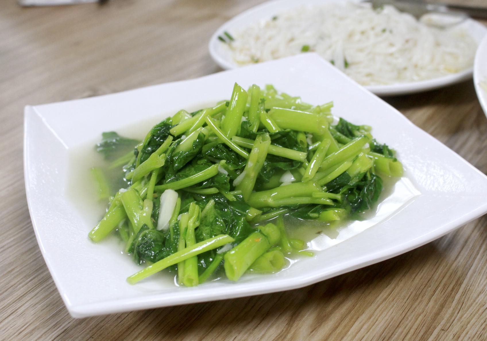 【食 福哥石窯雞】礁溪好評「石窯烤雞」選用臺東放養(yǎng)黑羽土雞。糕渣、雞汁悶筍必點(diǎn)！