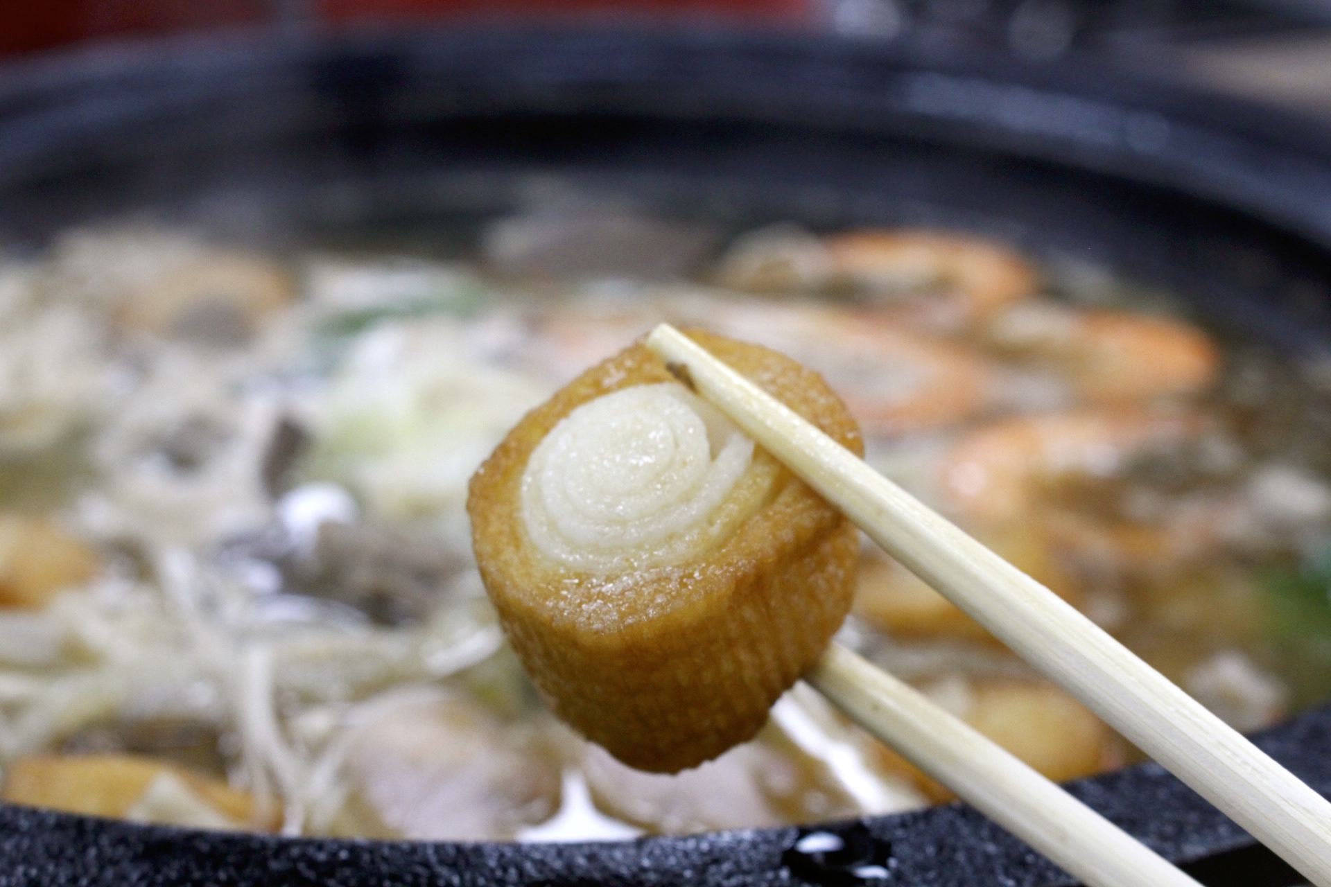 【食 小紅莓自助式石頭火鍋城】松江內(nèi)湖老字號火鍋“桃園”也有分店！大火爆炒洋蔥、依盤計費(fèi)、環(huán)境寬敞適合聚餐