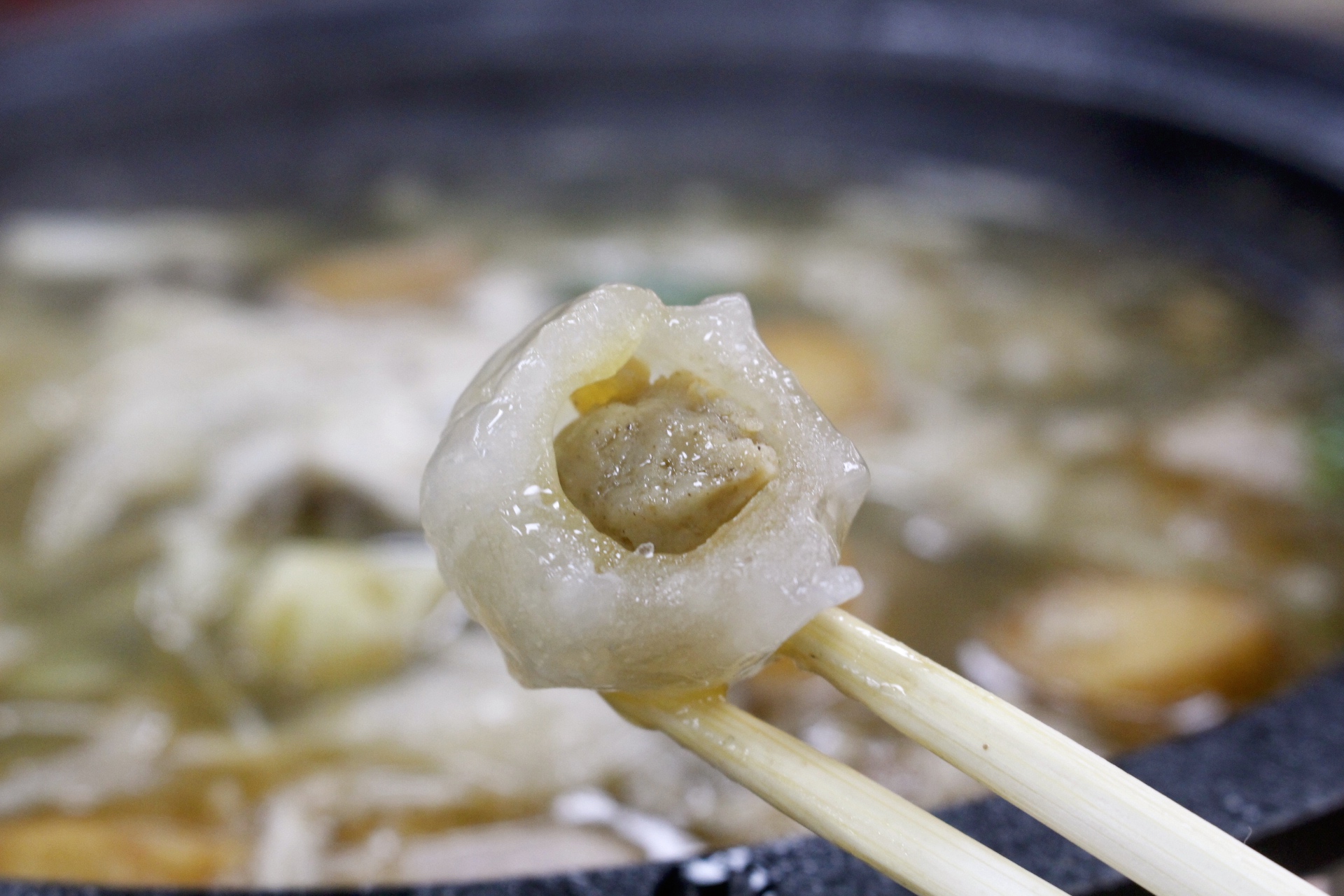 【食 小紅莓自助式石頭火鍋城】松江內(nèi)湖老字號火鍋“桃園”也有分店！大火爆炒洋蔥、依盤計費(fèi)、環(huán)境寬敞適合聚餐