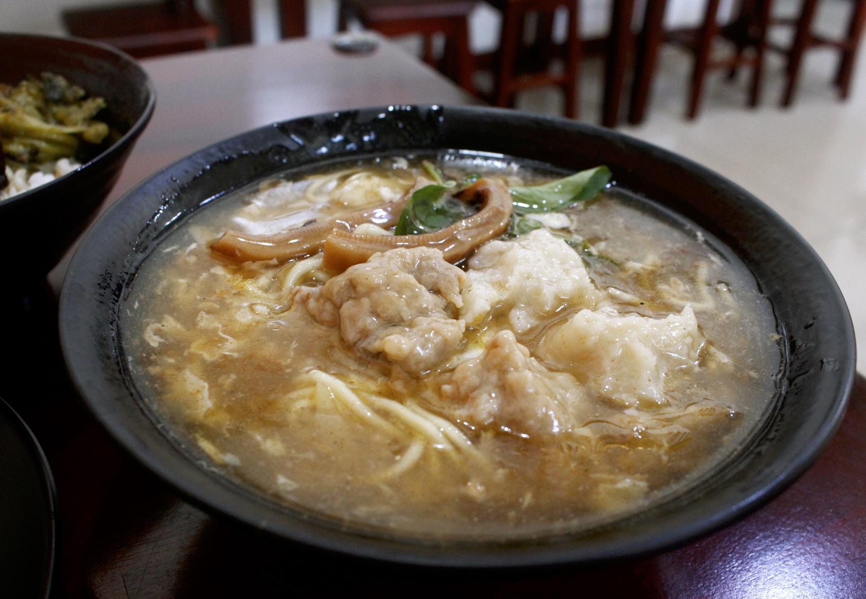 【食 三伍魷魚羹】傳承臺中老家三十年的老口味。招牌羹闆娘手工自己做.家常爌肉鹹香下飯！