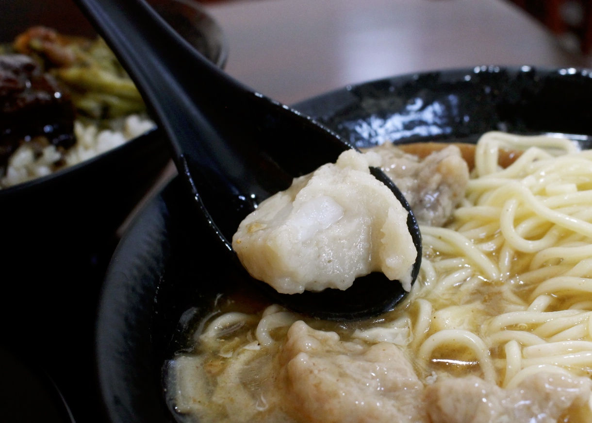 【食 三伍魷魚羹】傳承臺中老家三十年的老口味。招牌羹闆娘手工自己做.家常爌肉鹹香下飯！