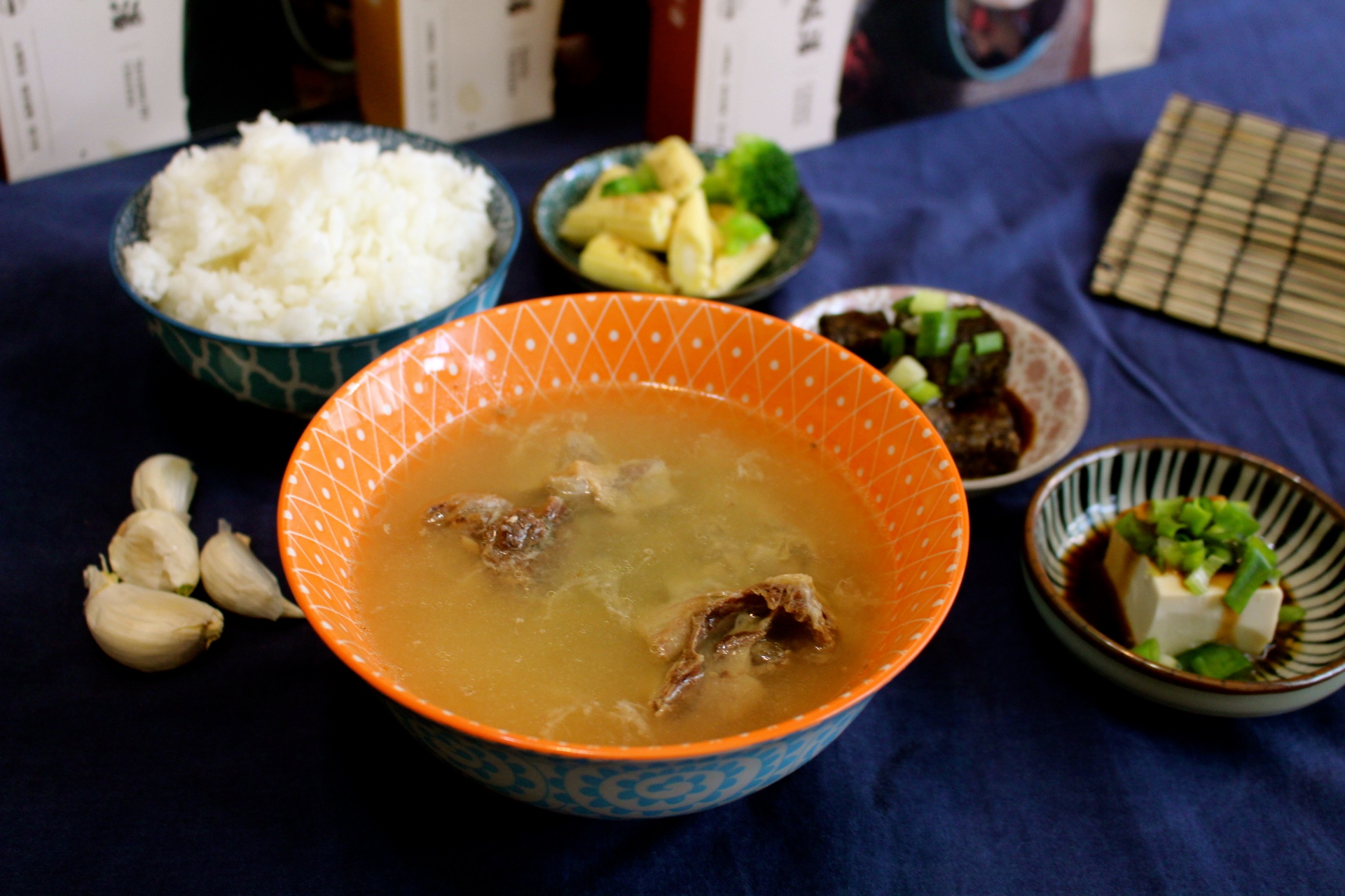 雲(yún)嶺鮮雞，雞湯