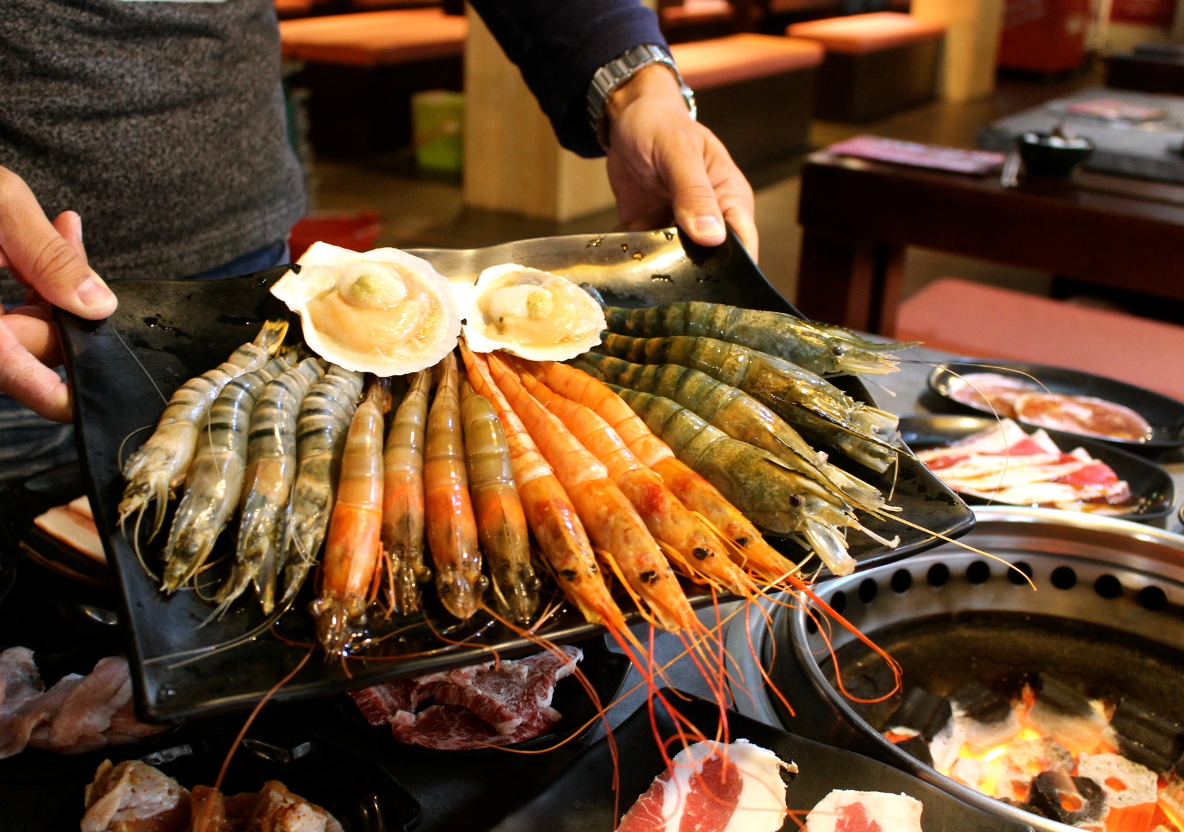 【食 我!就厲害】鄰近南崁交流道！西門町來的燒肉吃到飽.泰國(guó)蝦、美國(guó)和牛、haagen dazs全都吃到飽！