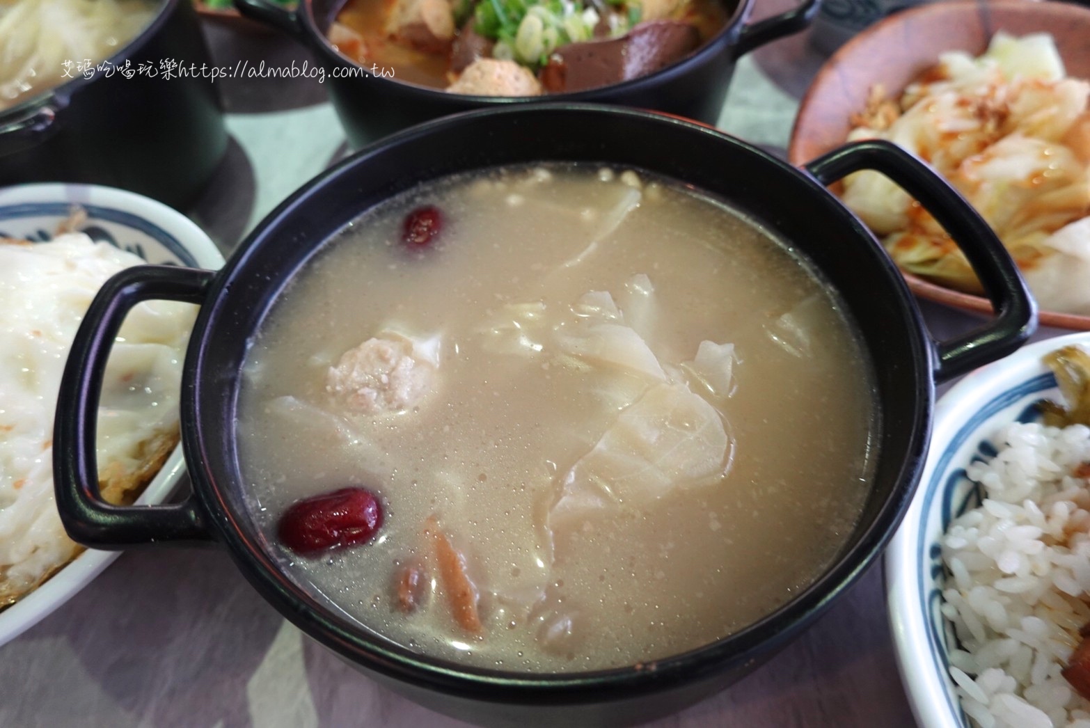 臺中美食,國民小吃,川辣滷肉飯,港式胡椒蛤蠣煲湯,滷肉飯,福來芳x川辣銷魂飯館,老饕滷肉飯,豬油拌飯,香菇蛤蠣雞,麻油乾麵線,麻辣豆腐鴨血泡麵