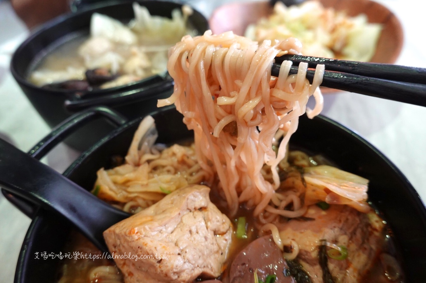 臺中美食,國民小吃,川辣滷肉飯,港式胡椒蛤蠣煲湯,滷肉飯,福來芳x川辣銷魂飯館,老饕滷肉飯,豬油拌飯,香菇蛤蠣雞,麻油乾麵線,麻辣豆腐鴨血泡麵