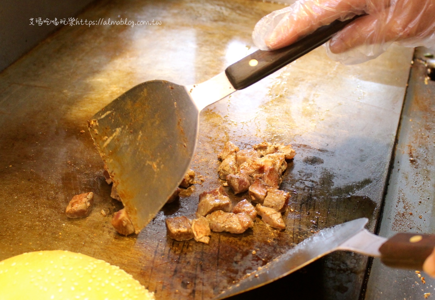 中壢好吃,勁濃爆漿起司骰子牛沙威瑪,臺(tái)式潛艇堡,臺(tái)灣小吃,彭阿星鐵板燒沙威瑪,桃園美食,沙威瑪,鐵板麵,雞肉沙威瑪