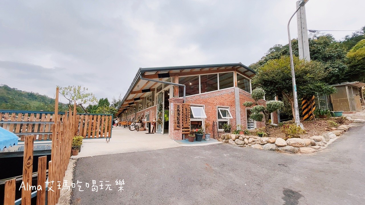 〖三和青創基地〗老屋廢棄雞舍改建文青基地．玩一下午不是問題，多肉植物DIY.親子餐廳.錦鯉園.釣魚樂.採砂糖橘