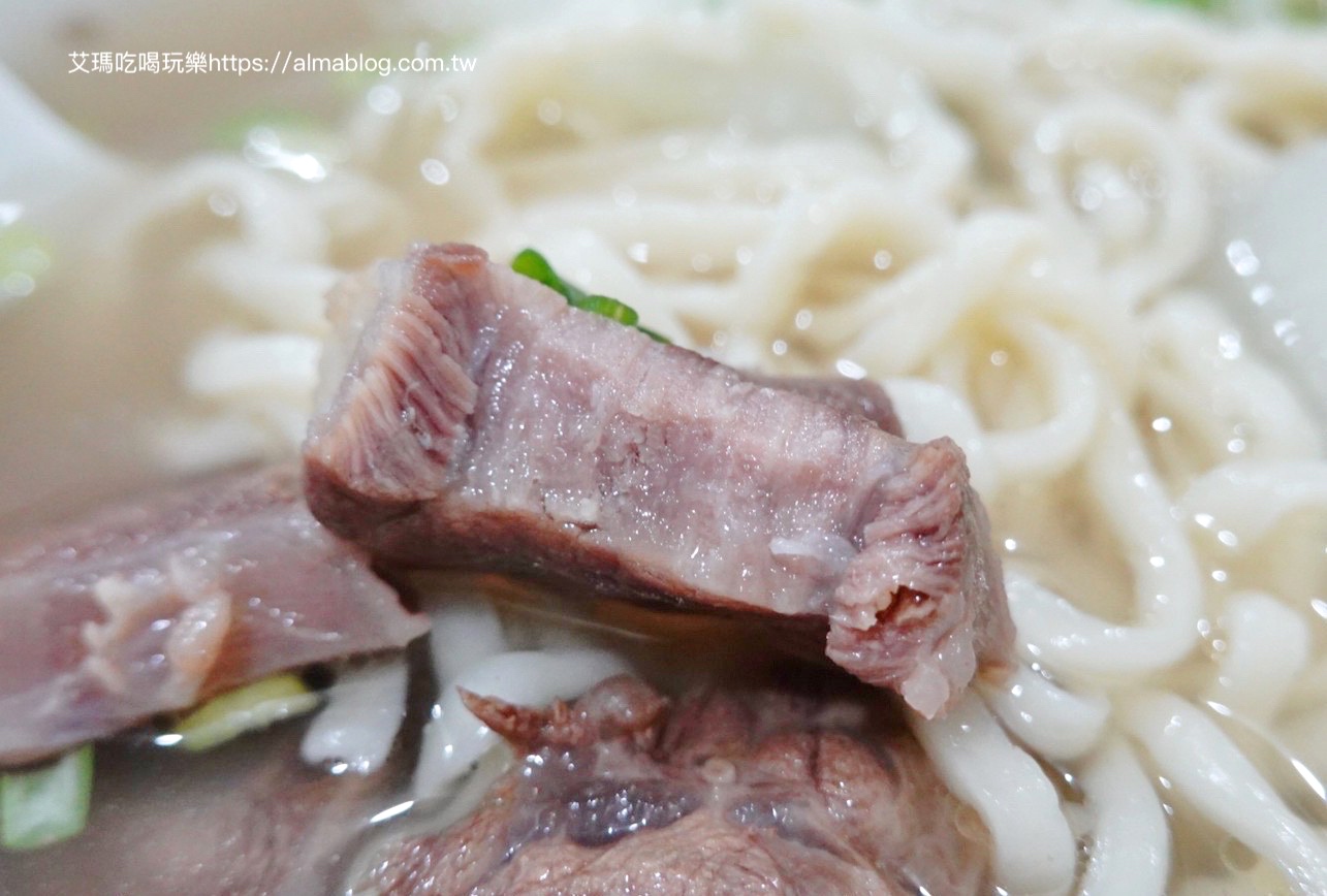 〖文興清燉牛肉羊肉拉麵〗不用跑林口人擠人！這間清燉拉麵有67分像．最便宜拉麵只要40元．點(diǎn)大碗牛肉麵吃最爽