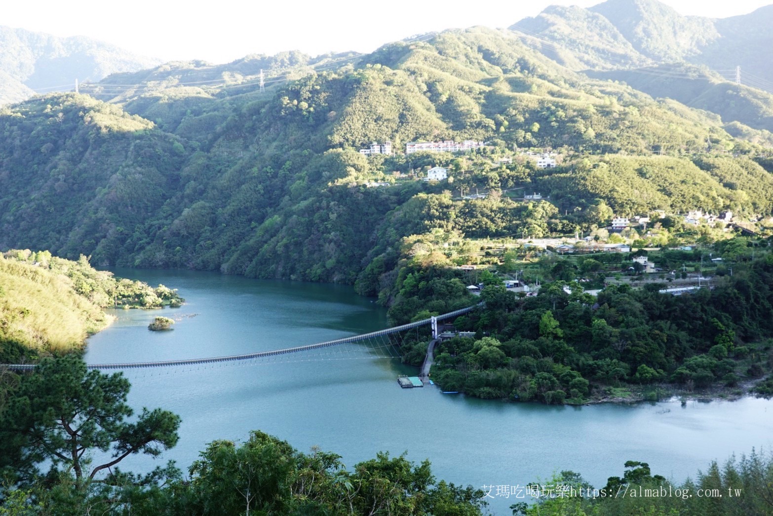 森鄰水岸景觀咖啡館